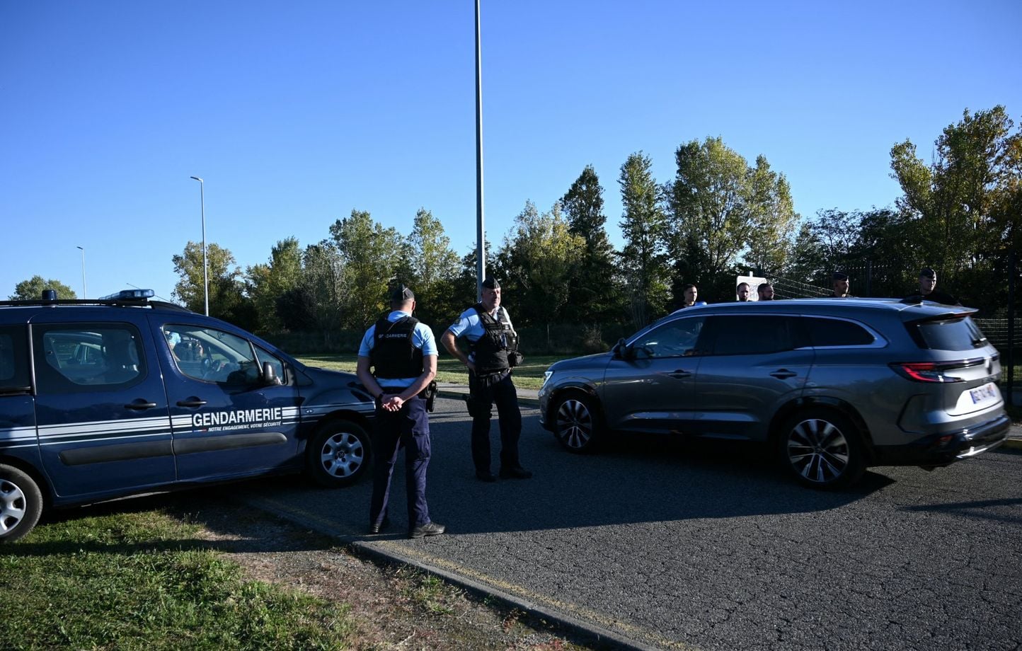 Demasiados curiosos… Una orden prohíbe ahora el acceso al lugar donde se encontraron los huesos Demasiados curiosos… Una orden prohíbe ahora el acceso al lugar donde se encontraron los huesos